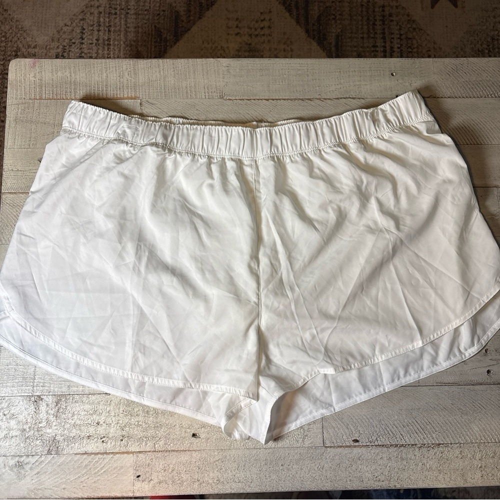 Old Navy Women’s Size 4X Dolphin Hem StretchTech Run Shorts .... NWT! - Picture 2 of 14